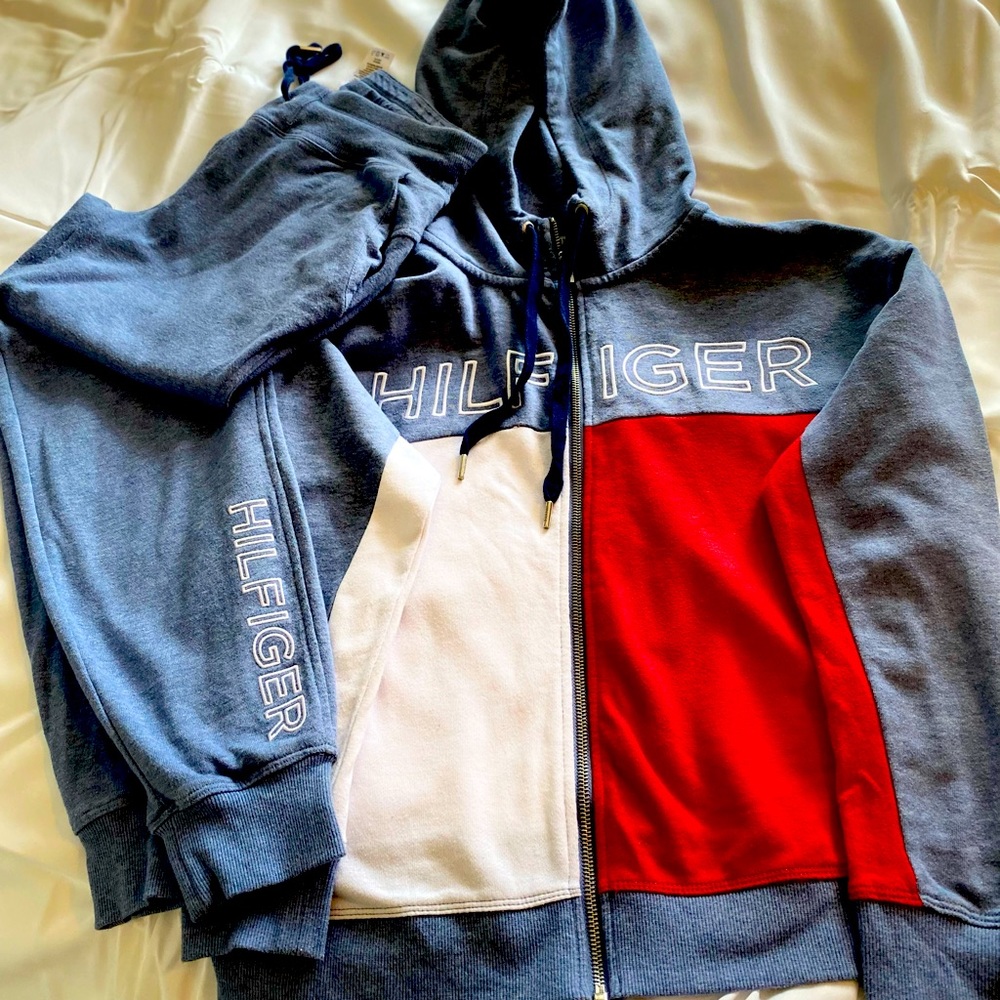Gently used and new clothing and accessories!! Womens size med-lg!!